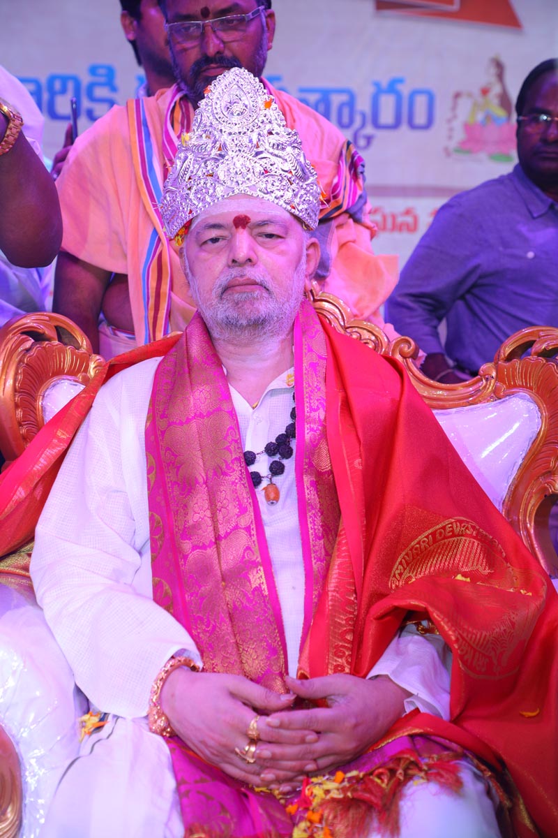 Sri Mulugu Ramalingeshwara Varaprasad Siddhanti was honoured with Jyotishyasastra Vignana Visharadha at Tummalapalli Kalakshetram, Vijayawada (262)